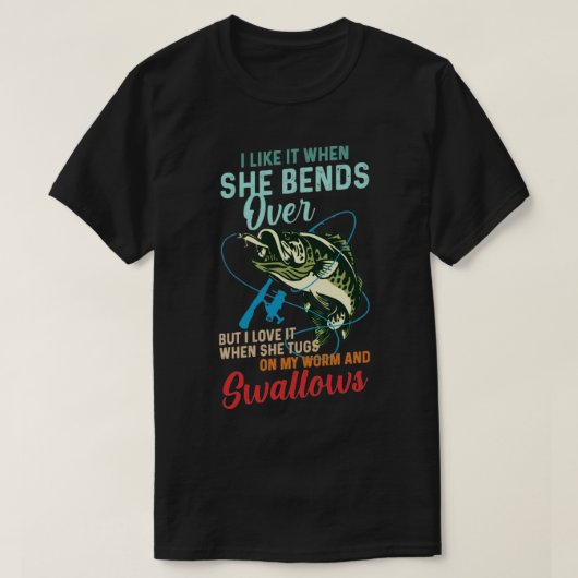 魚釣りは彼女が屈むのを好む Tシャツ (デザイン正面)