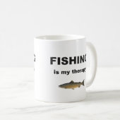 魚釣りは私のセラピー、おもしろいな漁師のコーヒー・マグです コーヒーマグカップ (正面右)