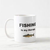 魚釣りは私のセラピー、おもしろいな漁師のコーヒー・マグです コーヒーマグカップ (左)
