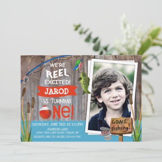 魚釣りアウトドアスマンをテーマにした誕生日招待状 招待状 (スタンド正面)