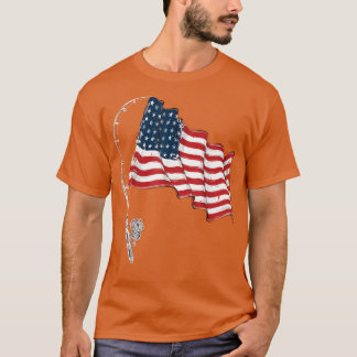 魚釣りアメリカ国旗の漁師パティオティックな日4日 Tシャツ
