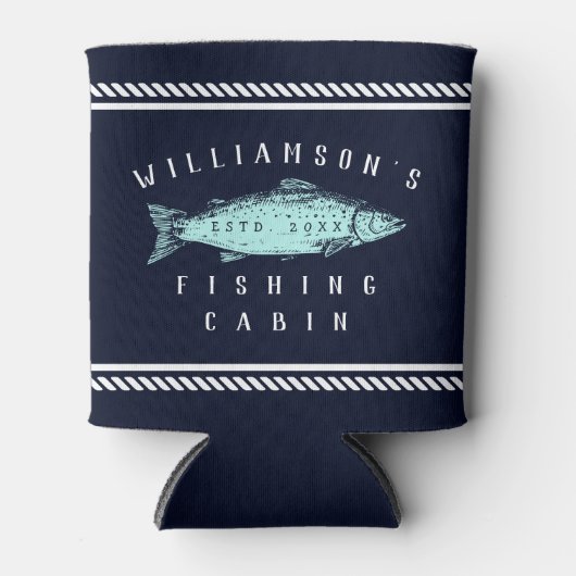 魚釣りキャビンの家族ミニマル名ネイビー素朴ブルー 缶クーラー (正面)