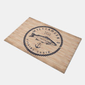 魚釣りキャビンファミリー名ウッドネイビーブルー素朴 ドアマット (アングル)