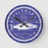 魚釣りキャビンファミリー名ウッドネイビーブルー素朴 ラウンド壁時計 (正面)