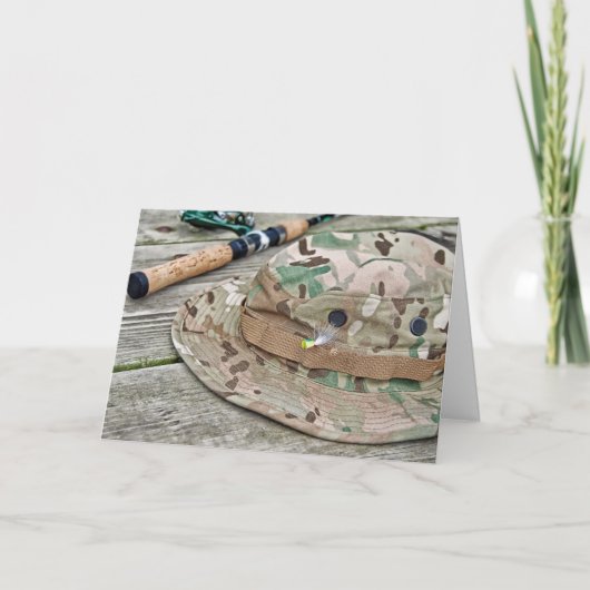 魚釣りハットとルアー誕生日カード カード (正面)