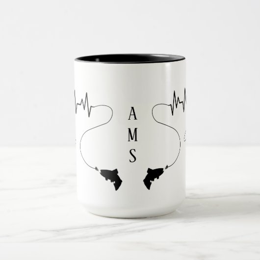 魚釣りハートビートトラウト釣りマンモノグラム マグカップ (中央)