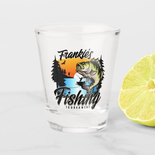 魚釣りパーソナライズされたトーナメントフィッシュアングラートマス ショットグラス (正面)