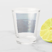 魚釣りボートの月明かり（カマレット、フランス） ショットグラス (裏面)