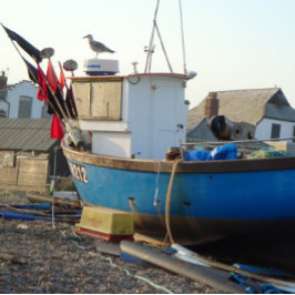 魚釣りボートは海沿いの写真に係留されている ジグソーパズル