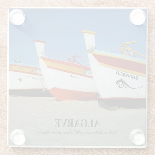 魚釣りボートをアルガルヴェのビーチ写真 ガラスコースター (裏面)