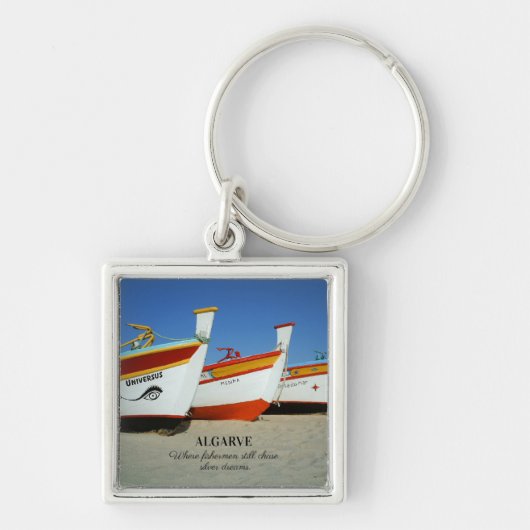 魚釣りボートをアルガルヴェのビーチ写真 キーホルダー (正面)