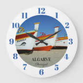 魚釣りボートをアルガルヴェのビーチ写真 ラージ壁時計 (正面)