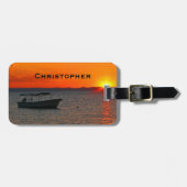 魚釣りボートアットオレンジサンセットネーム、バッグ ラゲッジタグ (正面横)