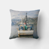 魚釣りボートアットザピクトレスクベイ クッション (裏面)