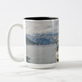 魚釣りボートアットザピクトレスクベイ ツートーンマグカップ (左)