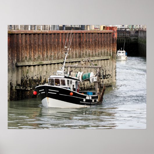 魚釣りボートアットレトレポートインフランス ポスター (正面)