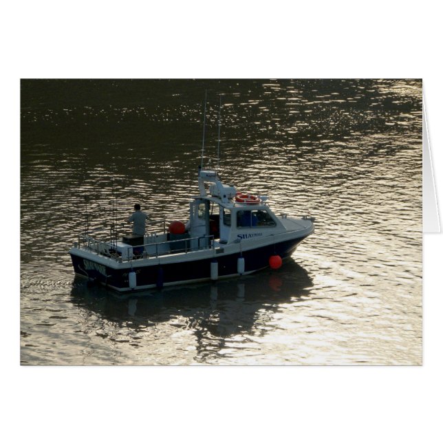 魚釣りボート、カーディフベイ (正面横)