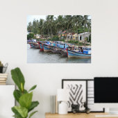 魚釣りボート，ホイアン，ベトナム ポスター (ホームオフィス)