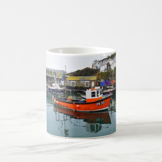 魚釣りボートinメヴァギシー港 コーヒーマグカップ (中央)