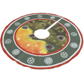 魚釣りリールと冬のスノーフレーク ブラッシュドポリエステルツリースカート (アングル)