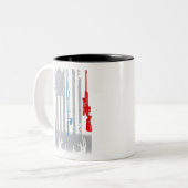 魚釣りロッド狩りライフル米国旗 ツートーンマグカップ (正面左)