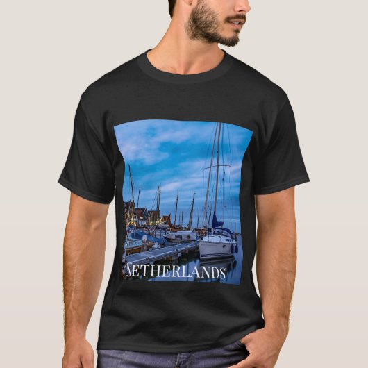 魚釣り伝統的の夜のシーン。 Tシャツ (正面)