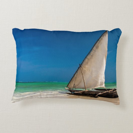 魚釣り伝統的ボートのビーチ アクセントクッション (裏面)