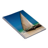 魚釣り伝統的ボートのビーチ ノートブック (右側)