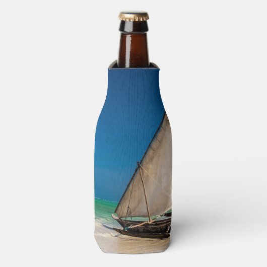 魚釣り伝統的ボートのビーチ ボトルクーラー (ボトル正面)