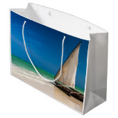 魚釣り伝統的ボートのビーチ ラージペーパーバッグ (裏面アングル)