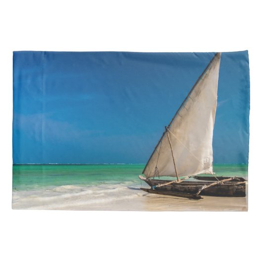 魚釣り伝統的ボートのビーチ 枕カバー (裏面)