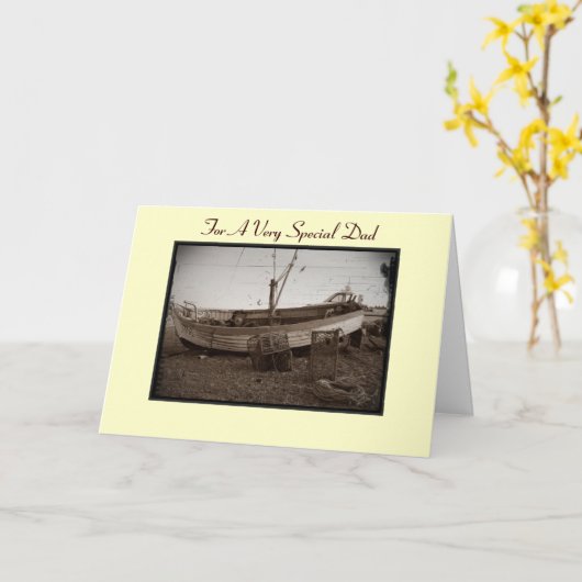 魚釣り用のロブスターポット上のビーチ付きパパ カード (黄色い花)