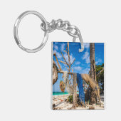 魚釣り網がビーチ上で乾燥 キーホルダー (正面左)