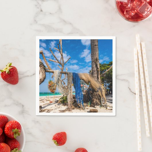 魚釣り網がビーチ上で乾燥 スタンダードカクテルナプキン (インサイチュ)