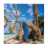 魚釣り網がビーチ上で乾燥 タイル (正面)