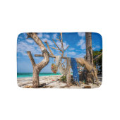 魚釣り網がビーチ上で乾燥 バスマット (正面)