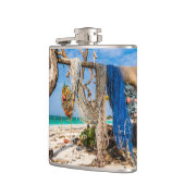 魚釣り網がビーチ上で乾燥 フラスク (左)