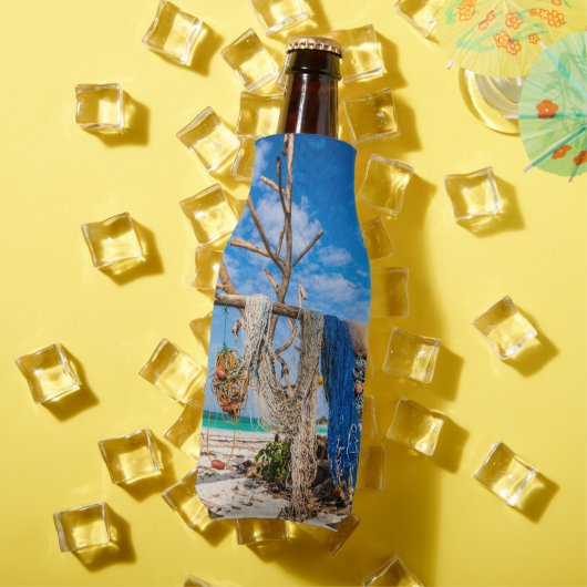 魚釣り網がビーチ上で乾燥 ボトルクーラー (インサイチュ 夏)