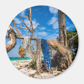 魚釣り網がビーチ上で乾燥 マグネット (正面)