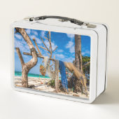 魚釣り網がビーチ上で乾燥 メタルランチボックス (裏面)