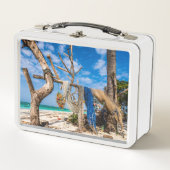 魚釣り網がビーチ上で乾燥 メタルランチボックス (正面)