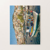 魚釣り船と港プロマリ，レスボス，ギリシャ ジグソーパズル (縦)