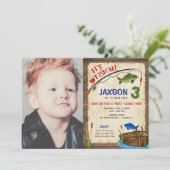 魚釣り3歳の男の子ラスティックアウトドア写真 招待状 (スタンド正面)