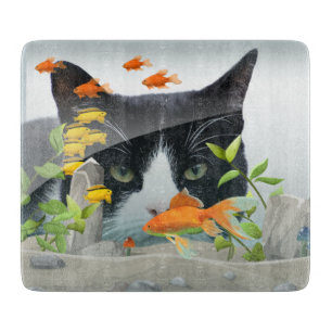 魚飼育用の水槽で凝視している猫 カッティングボード
