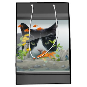 魚飼育用の水槽で凝視している猫 ミディアムペーパーバッグ