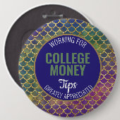 魚鱗のヒントを参照 |大学のお金 缶バッジ (正面&裏面)