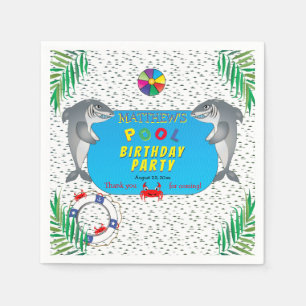 鮫によって荒し回される男の子の誕生日のプールを囲んでのパーティ スタンダードカクテルナプキン