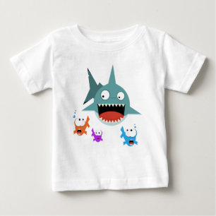 鮫のおもしろいの乳児のTシャツ ベビーTシャツ