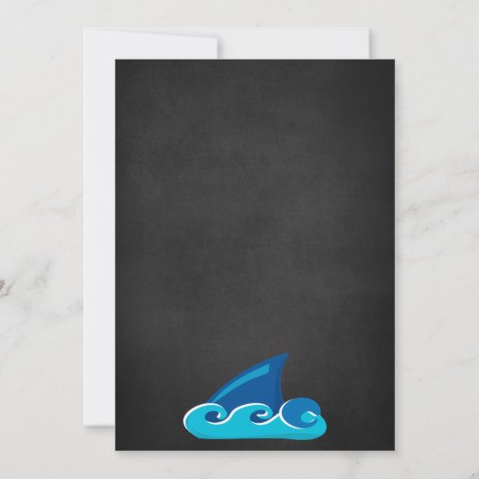 鮫のプールを囲んでのパーティの誕生日の招待状を見て下さい 招待状 (裏面)