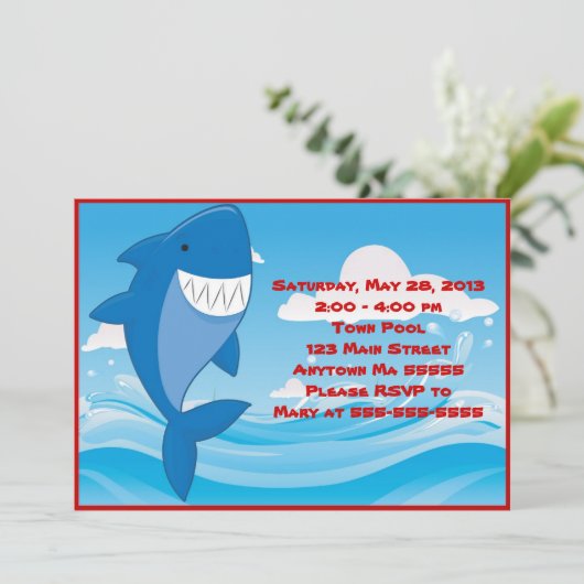 鮫のプールを囲んでのパーティの誕生日の招待状 招待状 (スタンド正面)